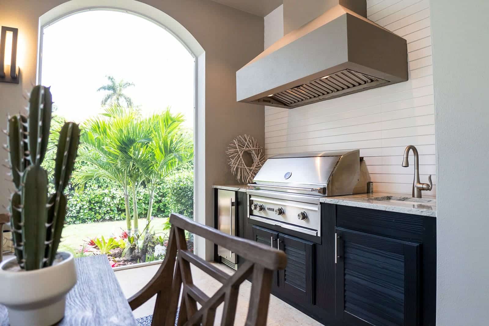 Trending Outdoor Kitchen Designs For Your Outdoor Living Space